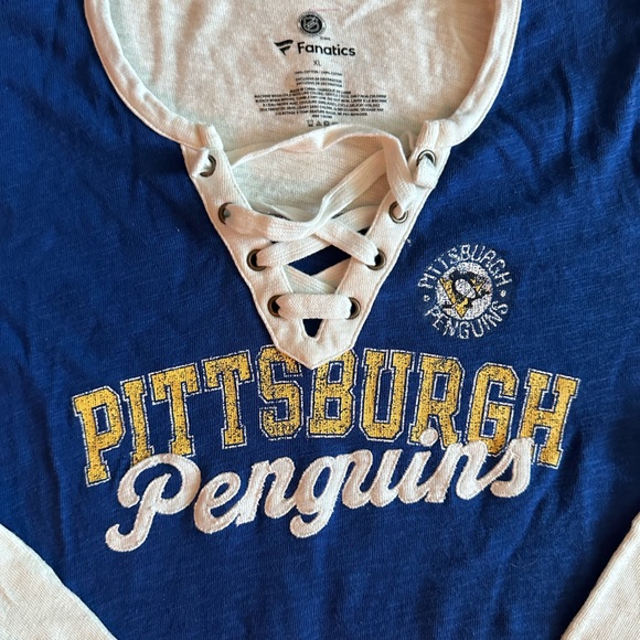 Woman’s Pittsburgh Penguins Fanatics Branded Royal/White True Classic Lace Up - Picture 2 of 4